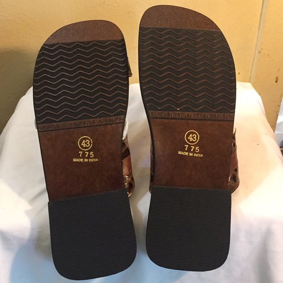 Brown slippers for men main image 11